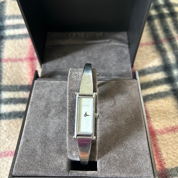 Gucci Women’s Watch - Picture 1 of 5